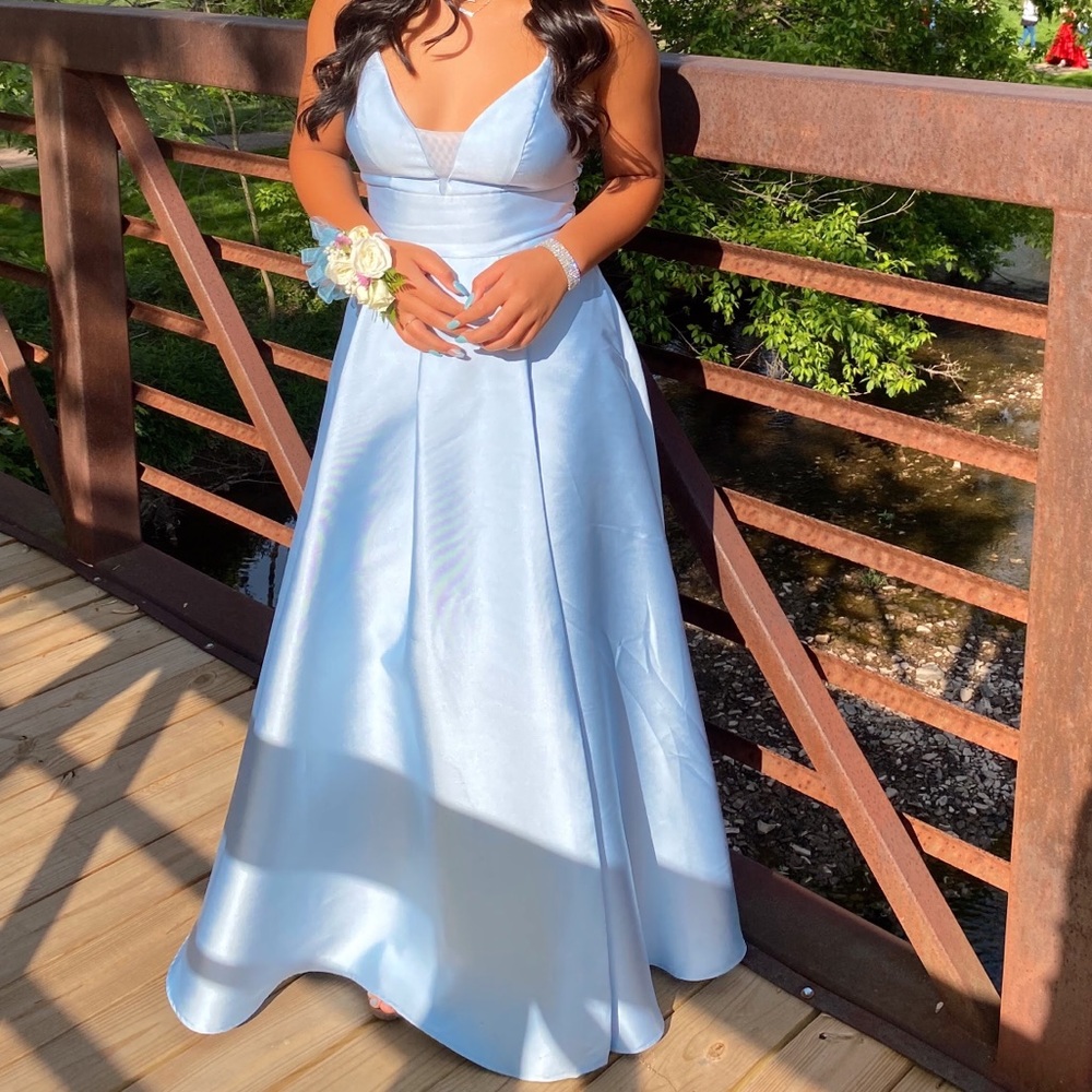 Beautiful Blue Gown!💎